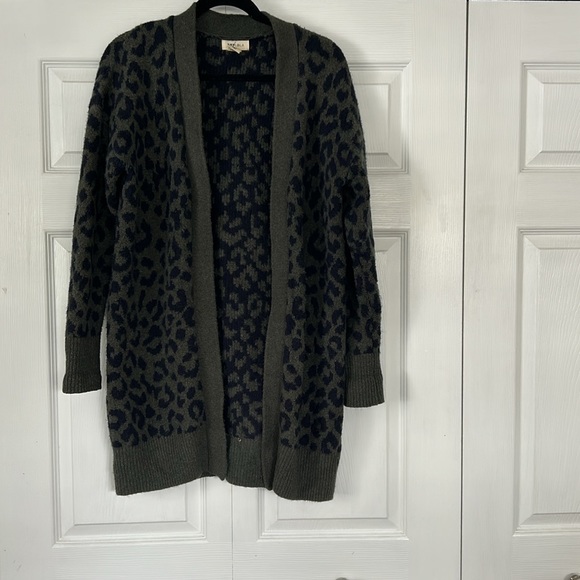 Cardi/Sweater - Picture 2 of 4